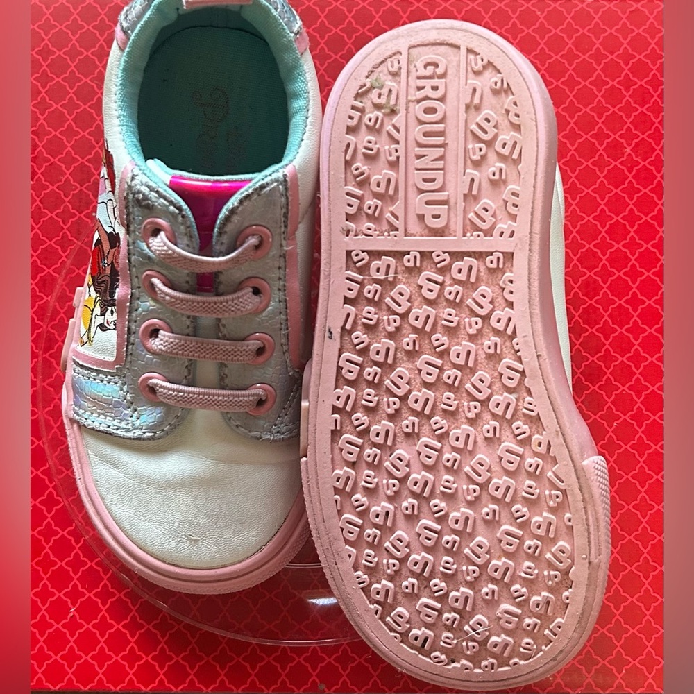 *Worn* Disney princess shoes size 8’